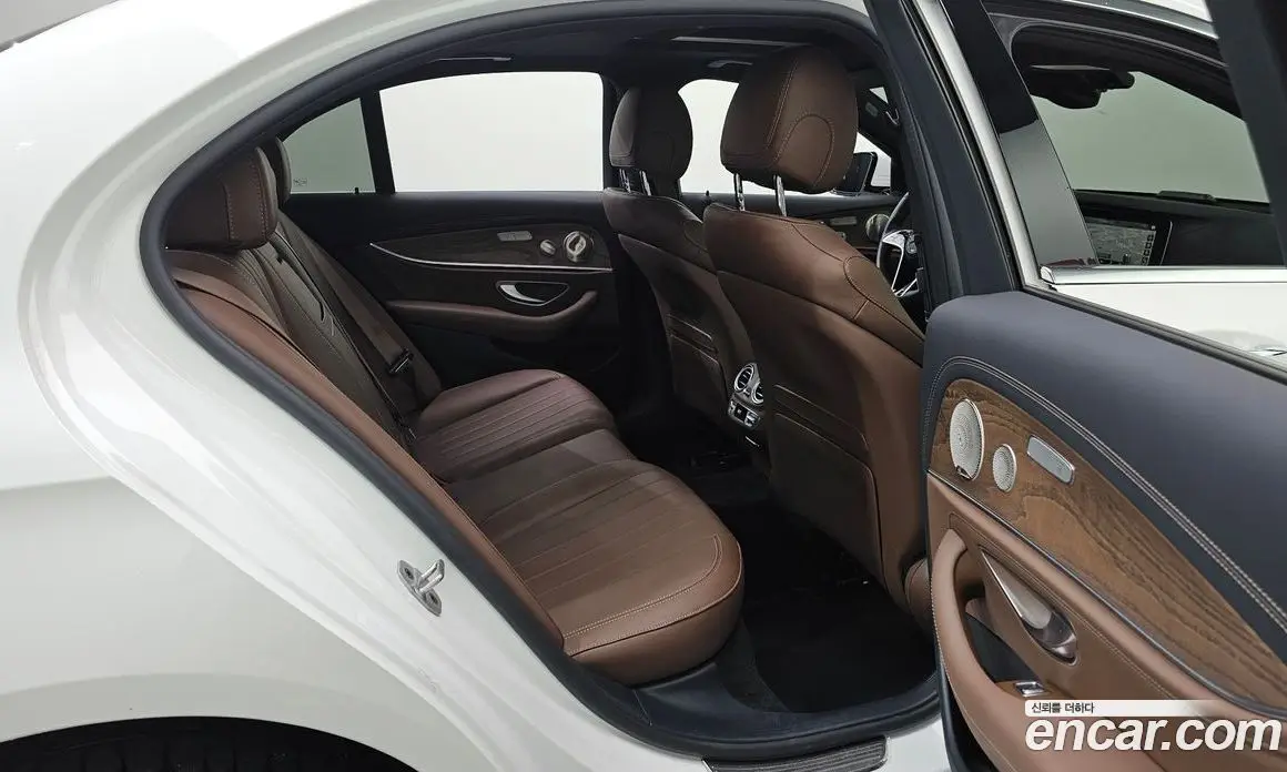 Mercedes-Benz E-Class 2023 2.0 автомат (гидро), фото 18