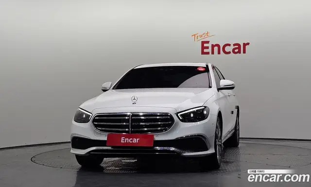 Mercedes-Benz E-Class 2023 2.0 автомат (гидро), миниатюра 3