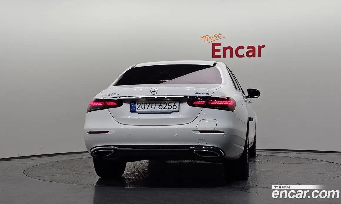 Mercedes-Benz E-Class 2023 2.0 автомат (гидро), фото 4