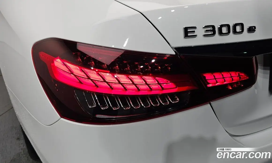 Mercedes-Benz E-Class 2023 2.0 автомат (гидро), фото 9