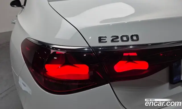 Mercedes-Benz E-Class 2026 2.0 автомат (гидро), миниатюра 9
