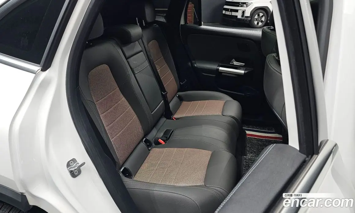 Mercedes-Benz EQA 2023 0.2 автомат (гидро), фото 15