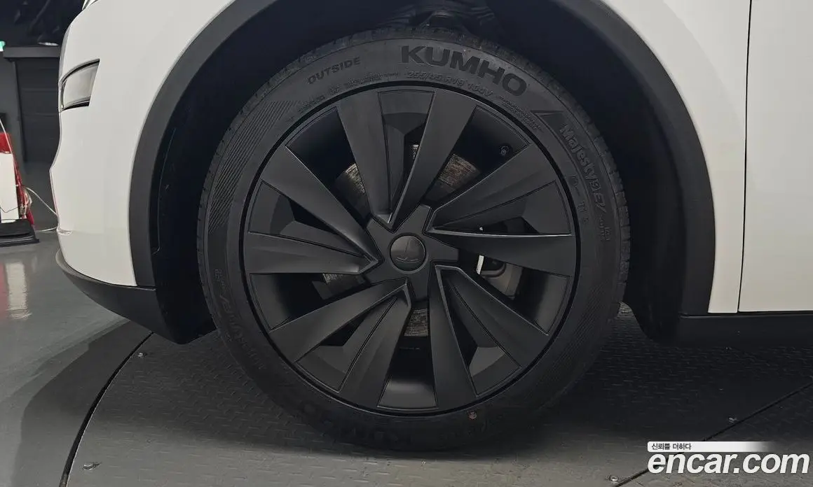 Tesla Model Y 2025 0.2 автомат (гидро), фото 4
