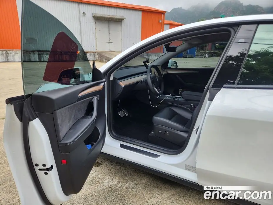 Tesla Model Y 2025 автомат (гидро), фото 9
