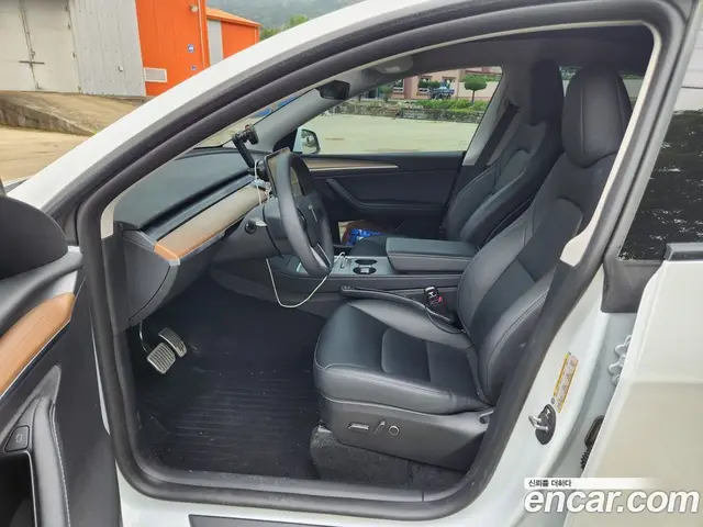 Tesla Model Y 2025 автомат (гидро), миниатюра 10