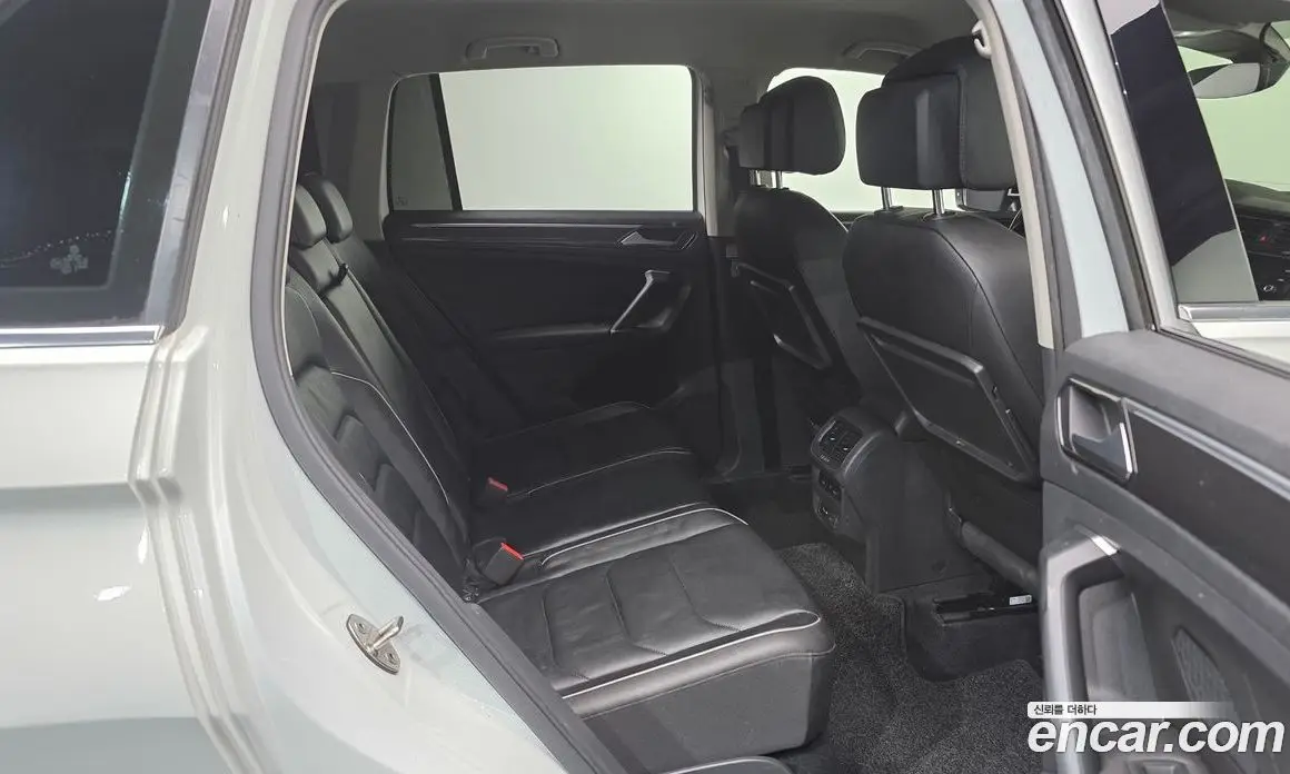 Volkswagen Tiguan 2018 2.0 автомат (гидро), фото 11