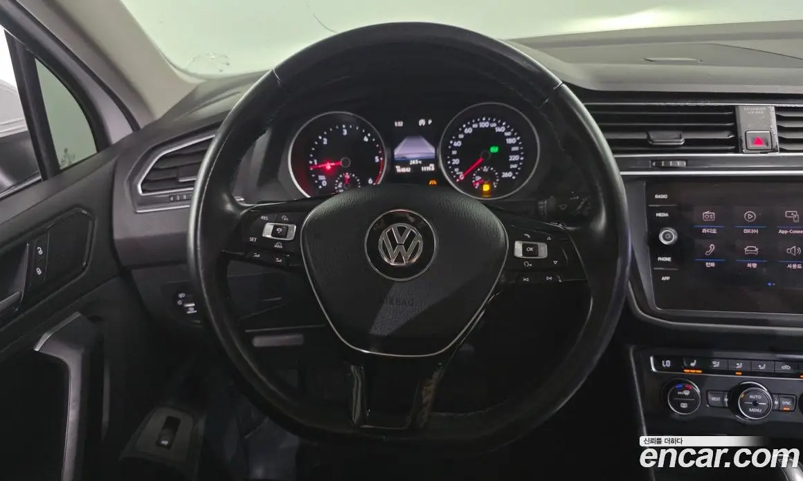 Volkswagen Tiguan 2018 2.0 автомат (гидро), фото 13