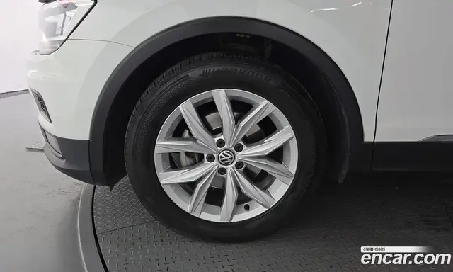 Volkswagen Tiguan 2018 2.0 автомат (гидро), миниатюра 5