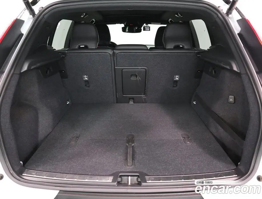 Volvo XC40 2020 2.0 автомат (гидро), фото 18