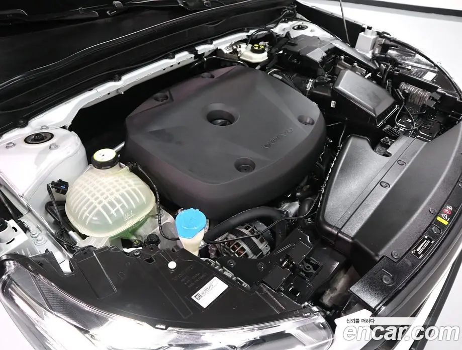 Volvo XC40 2020 2.0 автомат (гидро), фото 6