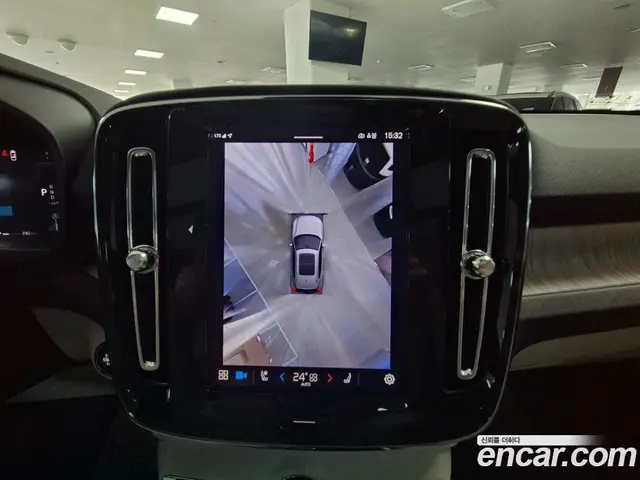 Volvo XC40 2025 2.0 автомат (гидро), миниатюра 12