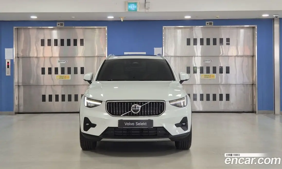 Volvo XC40 2025 2.0 автомат (гидро), фото 3