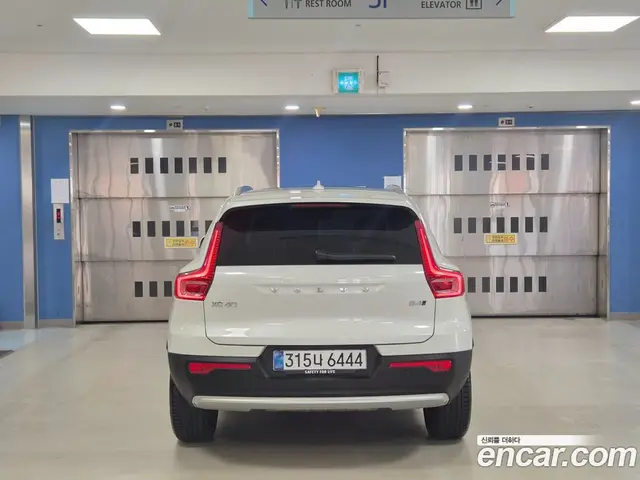 Volvo XC40 2025 2.0 автомат (гидро), миниатюра 4