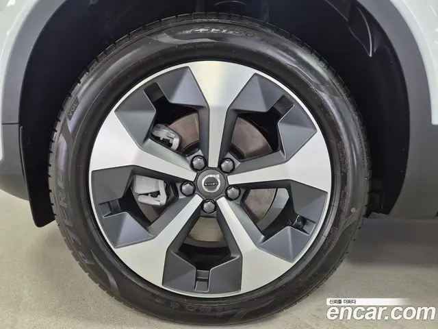 Volvo XC40 2025 2.0 автомат (гидро), миниатюра 5