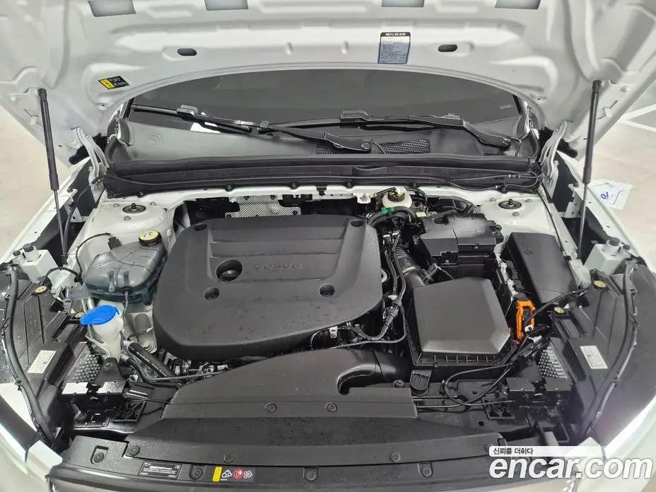 Volvo XC40 2025 2.0 автомат (гидро), фото 6