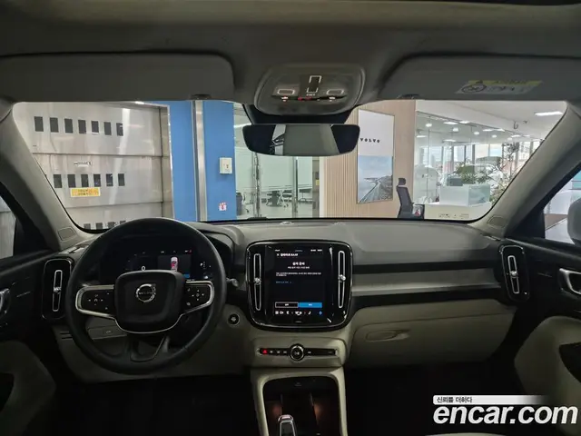 Volvo XC40 2025 2.0 автомат (гидро), миниатюра 7