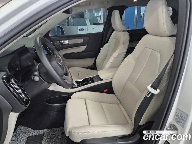 Volvo XC40 2025 2.0 автомат (гидро), миниатюра 10