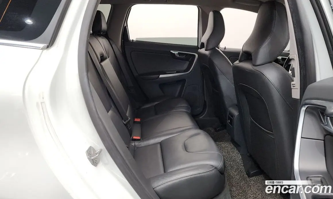 Volvo XC60 2017 2.0 автомат (гидро), фото 11