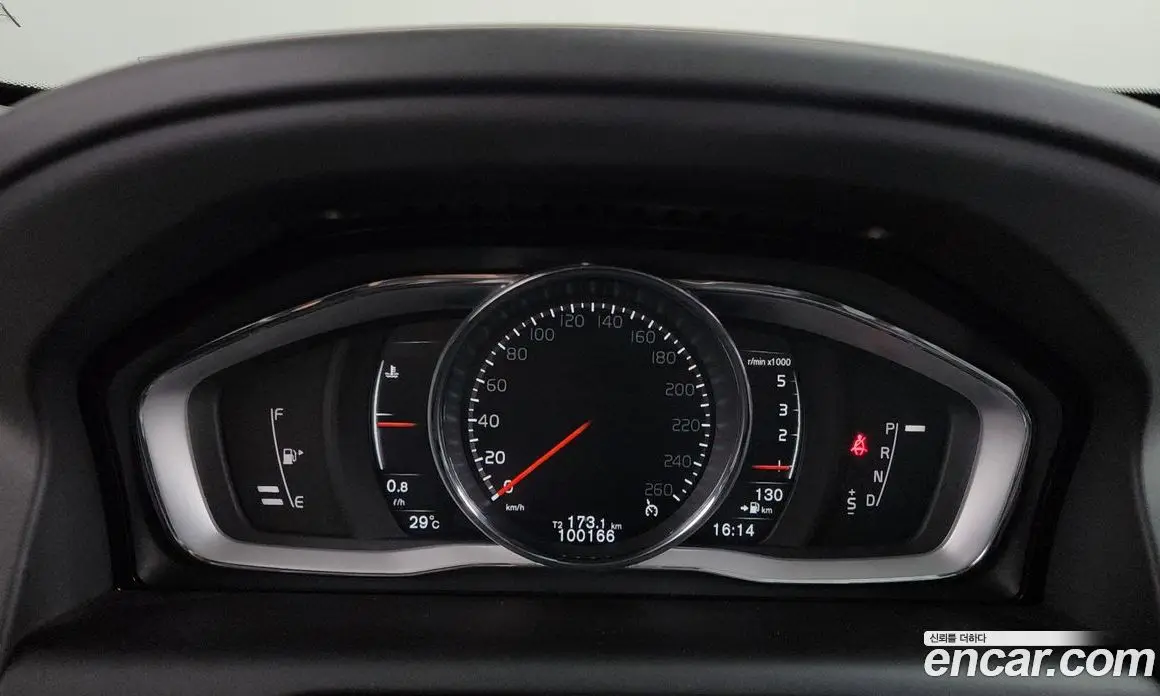 Volvo XC60 2017 2.0 автомат (гидро), фото 8