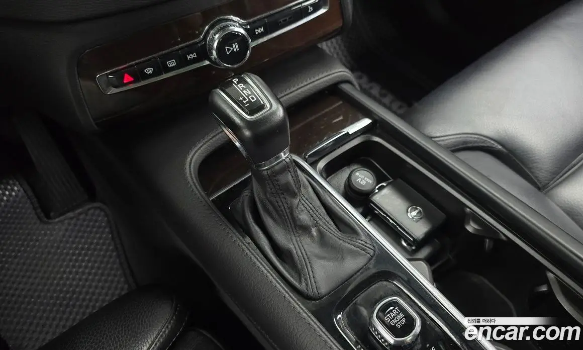 Volvo XC90 2018 2.0 автомат (гидро), фото 9