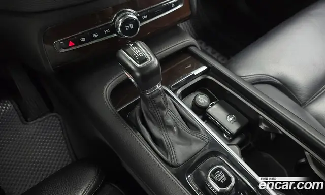Volvo XC90 2018 2.0 автомат (гидро), миниатюра 9