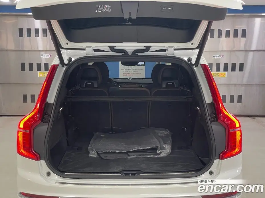 Volvo XC90 2025 2.0 автомат (гидро), фото 13