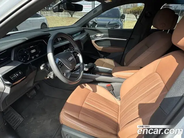 Audi Q8 e-tron 2024 автомат (гидро), миниатюра 9