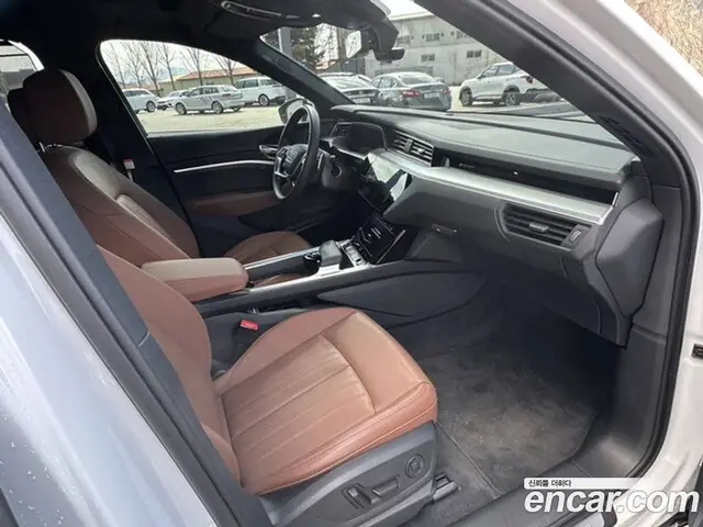 Audi Q8 e-tron 2024 автомат (гидро), миниатюра 10