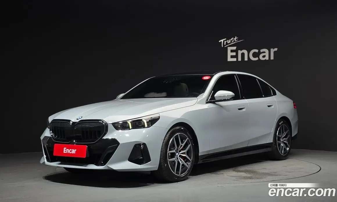 BMW 5 серия 2025 2.0 автомат (гидро), фото 1