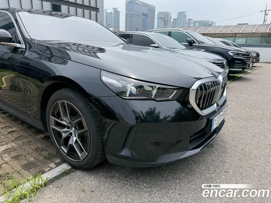 BMW 5 серия 2025 2.0 автомат (гидро), фото 1