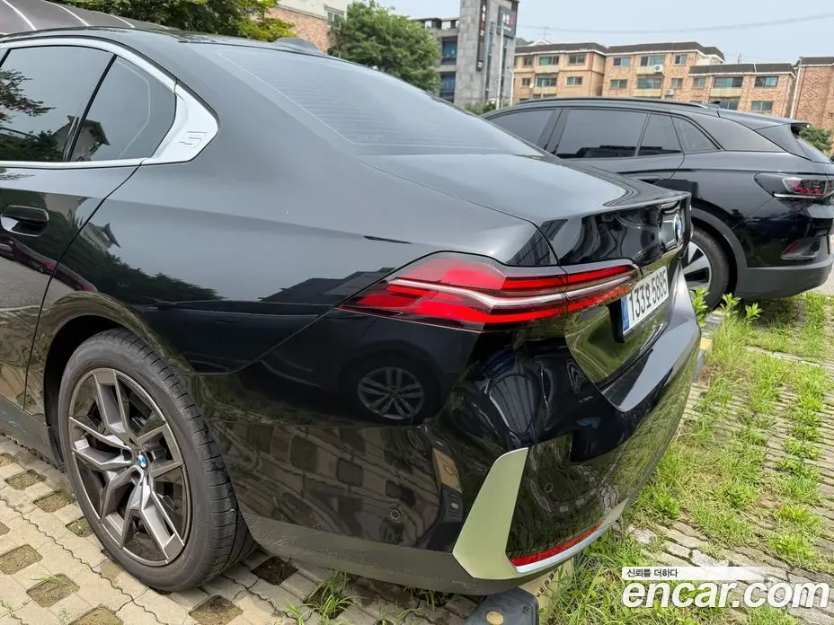 BMW 5 серия 2025 2.0 автомат (гидро), фото 2