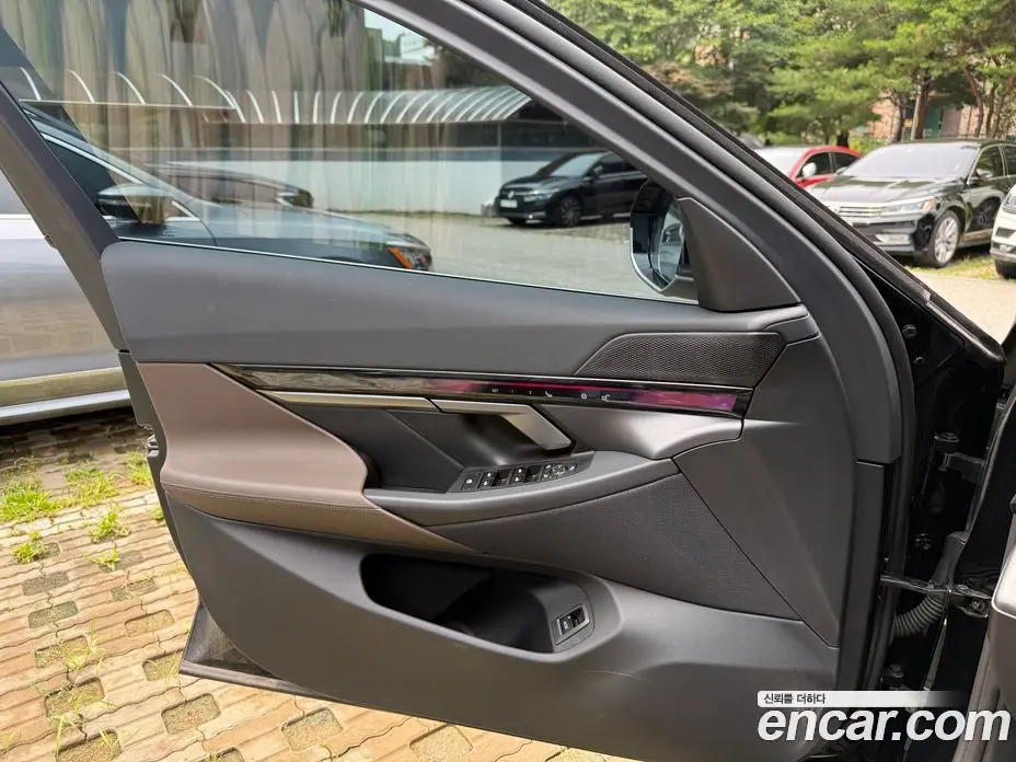 BMW 5 серия 2025 2.0 автомат (гидро), фото 11