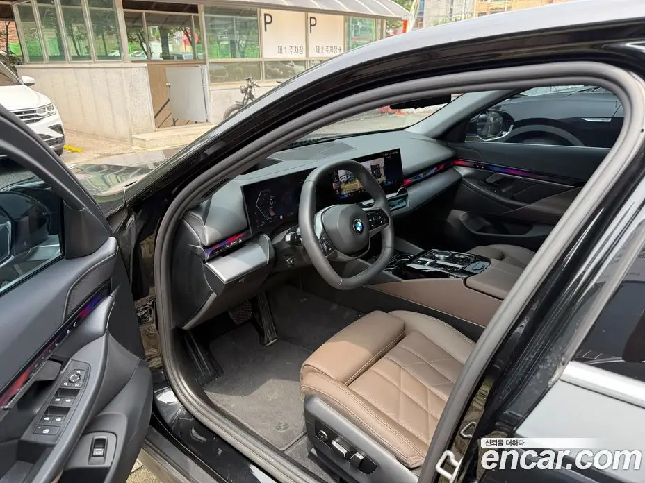 BMW 5 серия 2025 2.0 автомат (гидро), фото 12