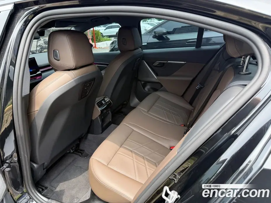 BMW 5 серия 2025 2.0 автомат (гидро), фото 13