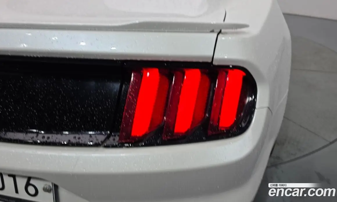 Ford Mustang 2017 2.3 автомат (гидро), фото 8
