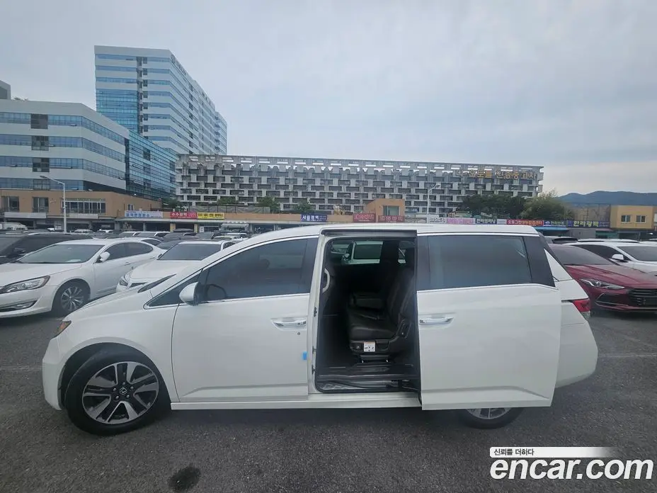 Honda Odyssey 2016 3.5 автомат (гидро), фото 20 Honda Odyssey 2016 3.5 автомат (гидро), фото 20