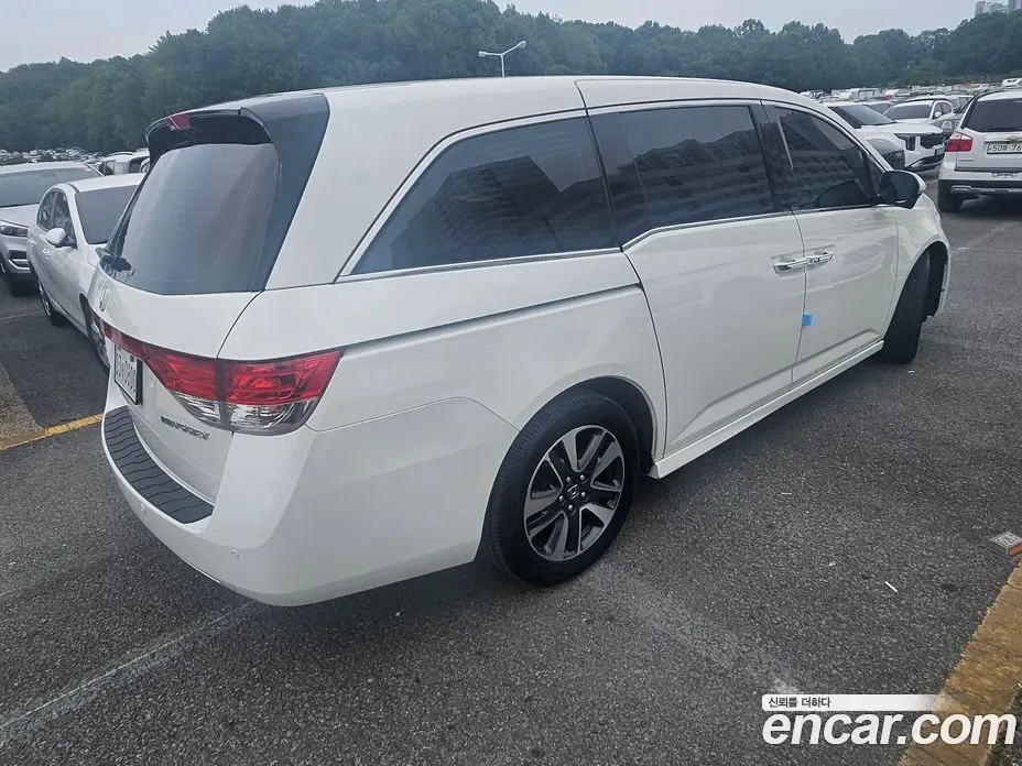 Honda Odyssey 2016 3.5 автомат (гидро), фото 7 Honda Odyssey 2016 3.5 автомат (гидро), фото 7