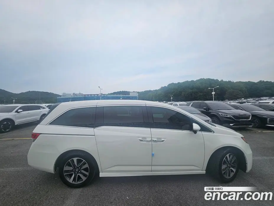 Honda Odyssey 2016 3.5 автомат (гидро), фото 8 Honda Odyssey 2016 3.5 автомат (гидро), фото 8