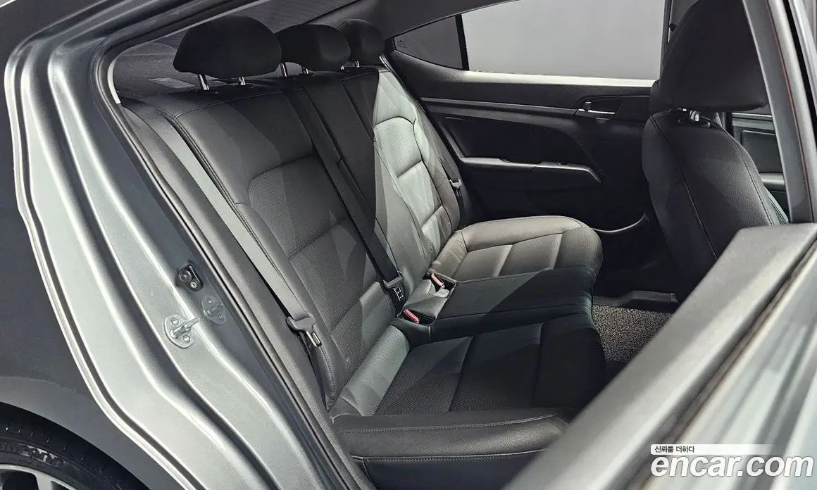 Hyundai Avante 2018 1.6 автомат (гидро), фото 17