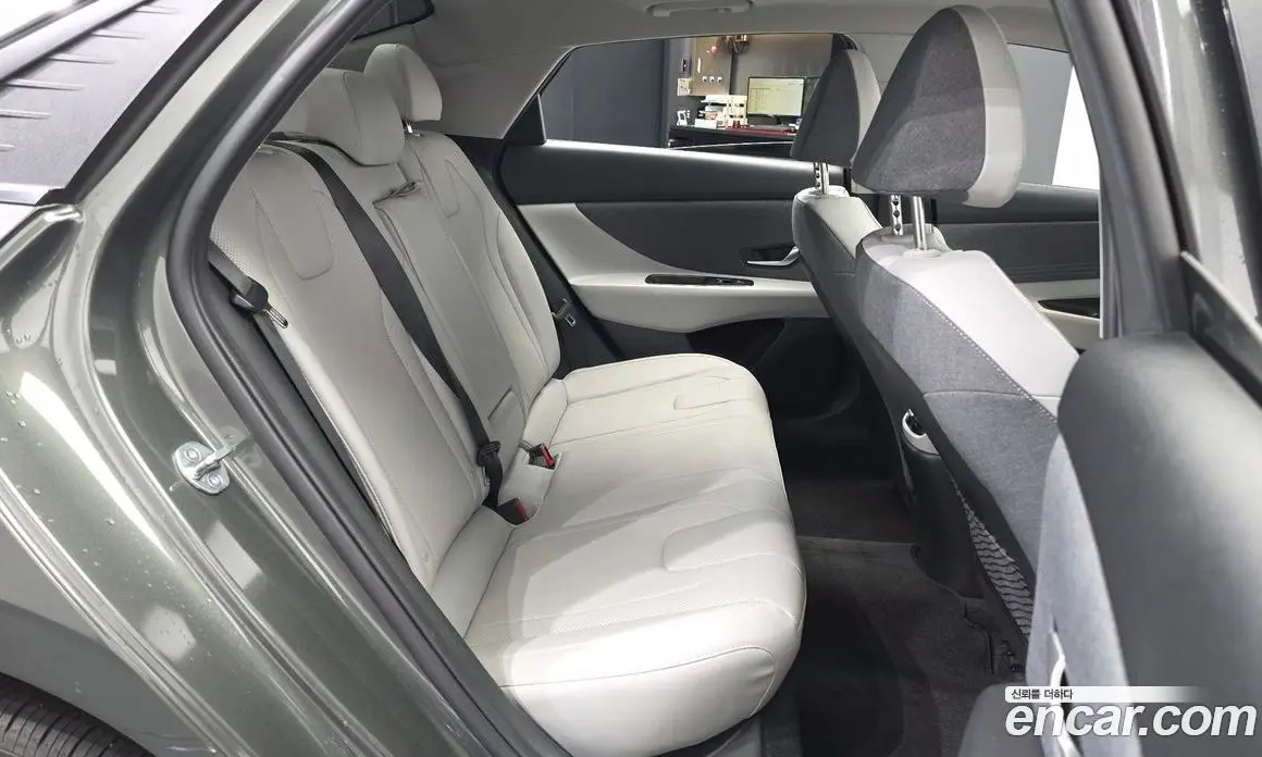 Hyundai Avante 2023 1.6 автомат (гидро), фото 16