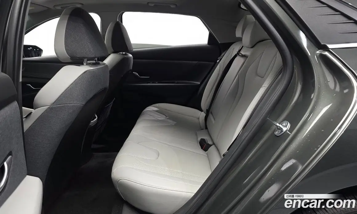 Hyundai Avante 2023 1.6 автомат (гидро), фото 18