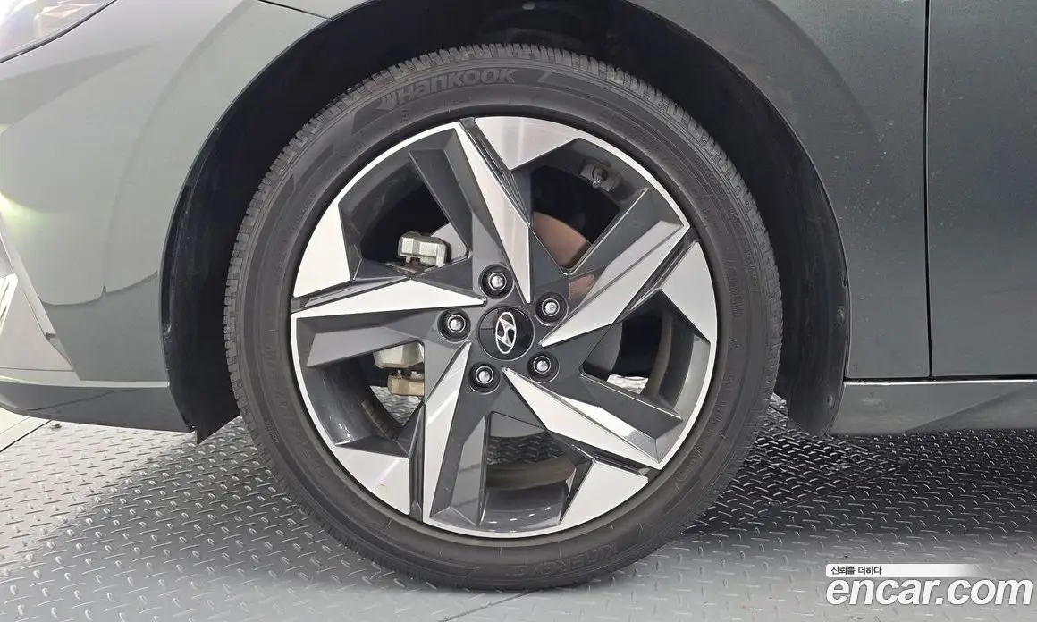 Hyundai Avante 2023 1.6 автомат (гидро), фото 5