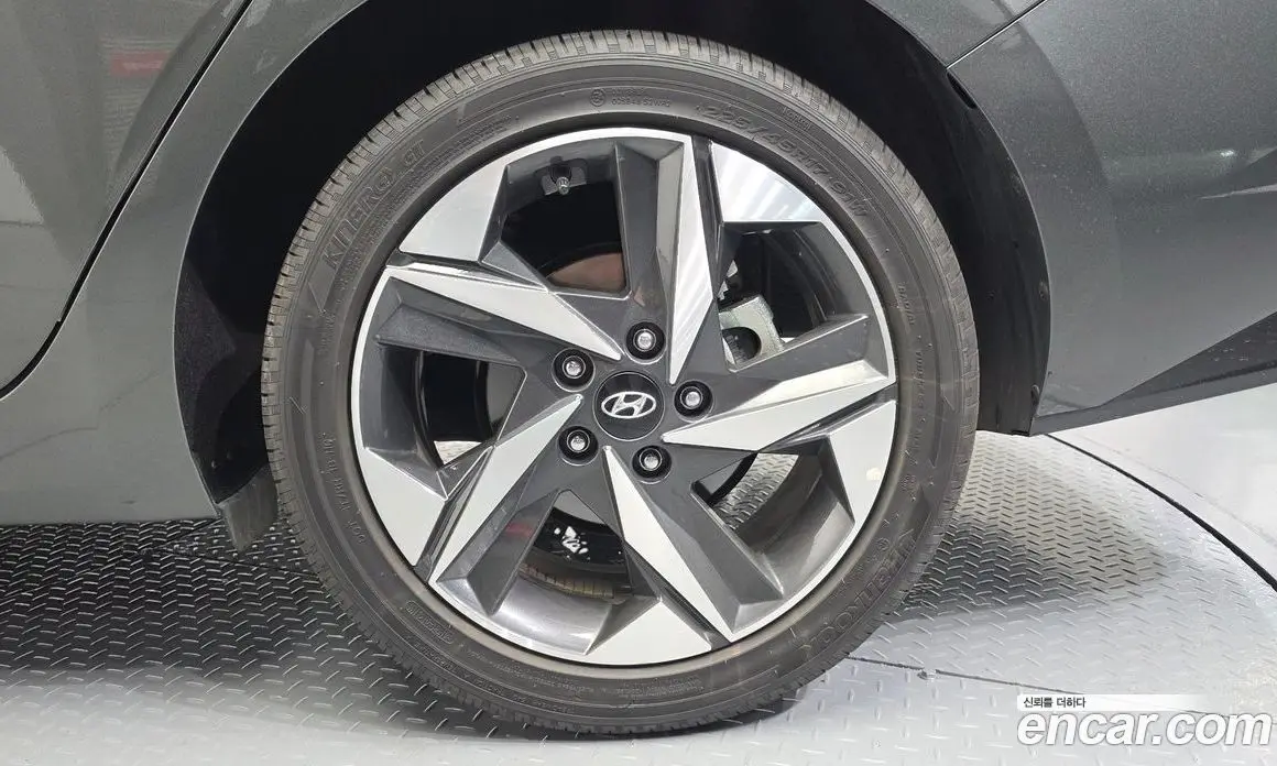 Hyundai Avante 2023 1.6 автомат (гидро), фото 7