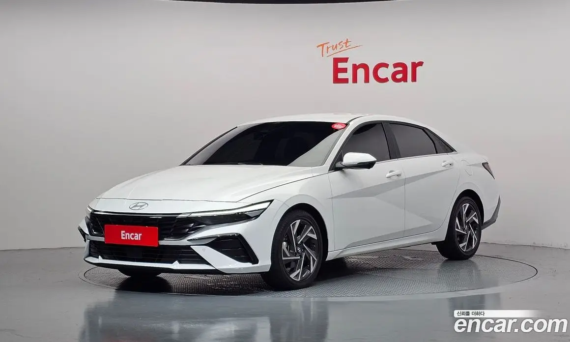 Hyundai Avante 2023 1.6 автомат (гидро), фото 1