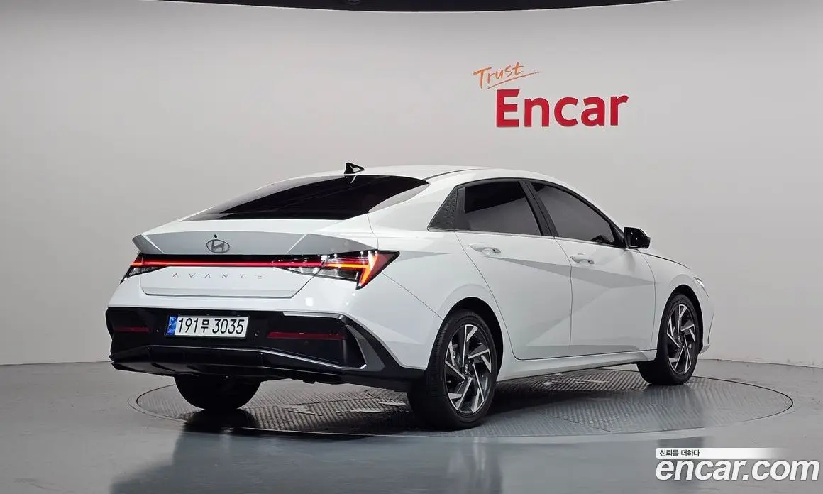 Hyundai Avante 2023 1.6 автомат (гидро), фото 2