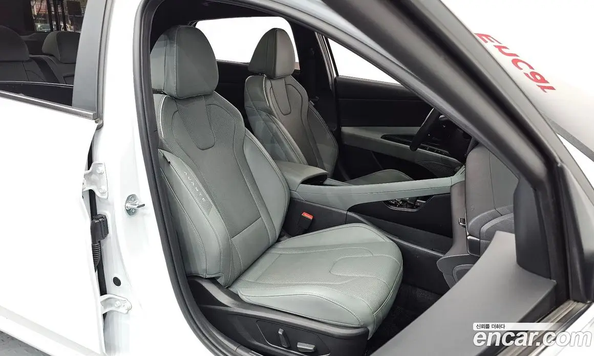 Hyundai Avante 2023 1.6 автомат (гидро), фото 13