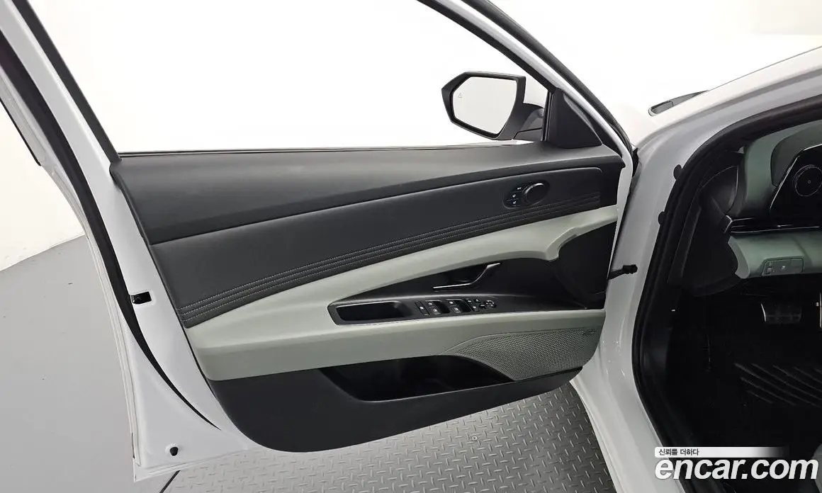 Hyundai Avante 2023 1.6 автомат (гидро), фото 14