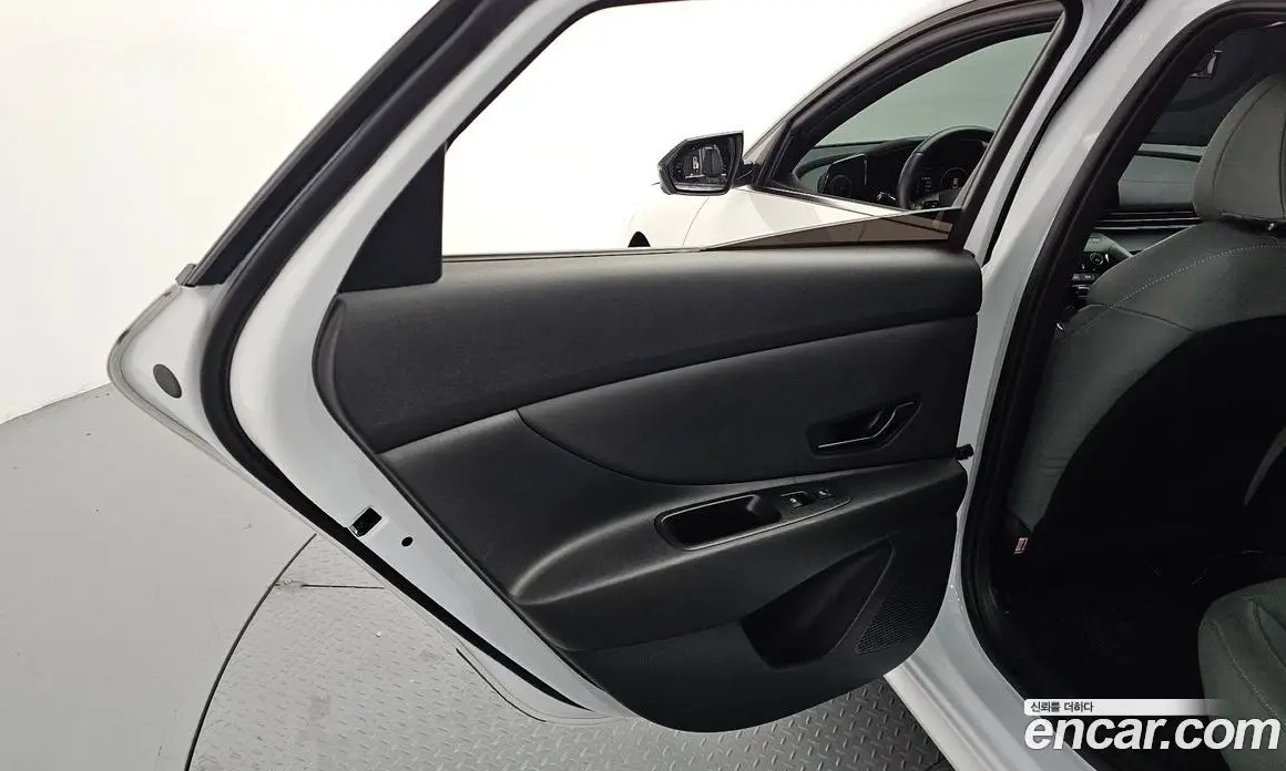 Hyundai Avante 2023 1.6 автомат (гидро), фото 15