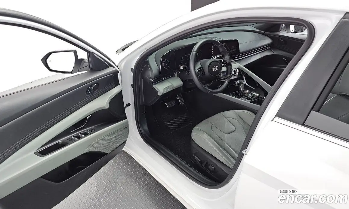Hyundai Avante 2023 1.6 автомат (гидро), фото 17