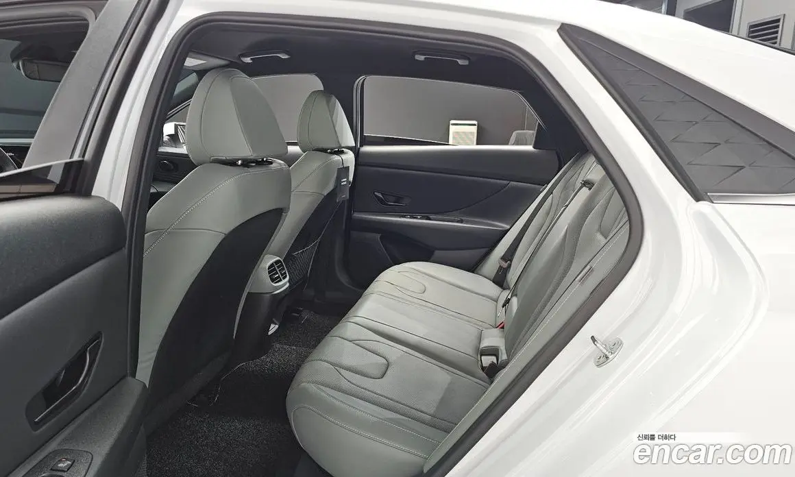 Hyundai Avante 2023 1.6 автомат (гидро), фото 18